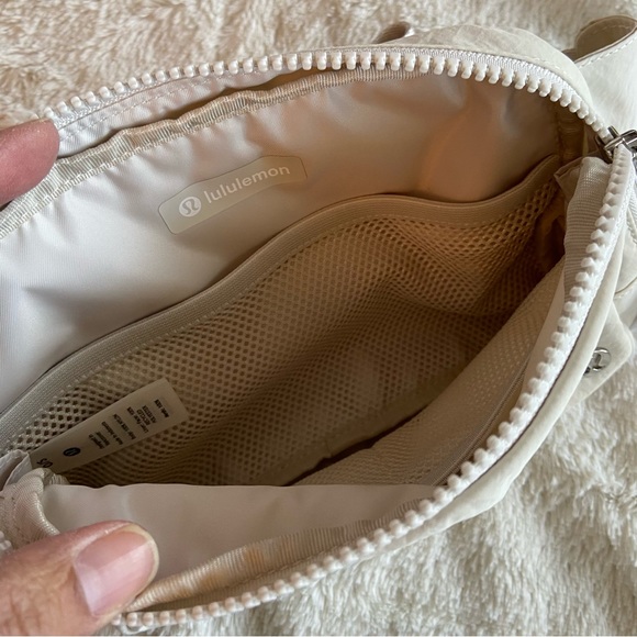 NWT Lululemon Large Everywhere Belt Bag - Picture 2 of 8